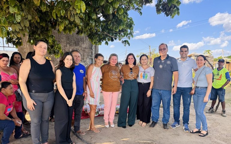 Prefeitura entrega mais de 100 cestas básicas à comunidade Flexeiras, em Arapiraca