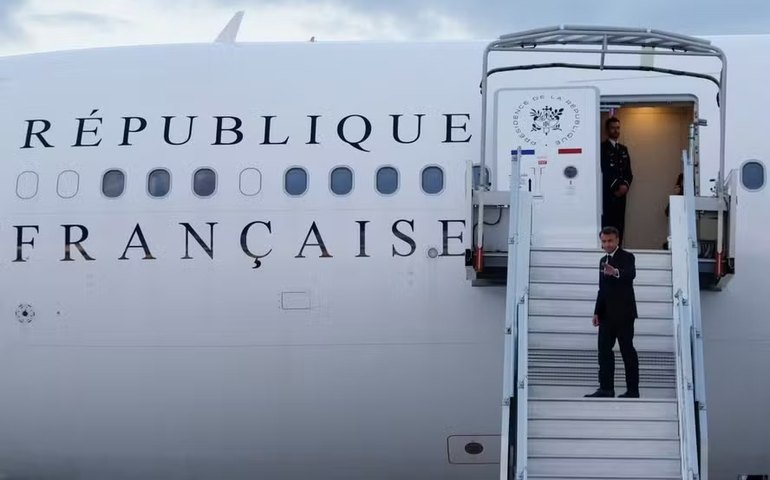 Macron viaja a Nova Caledônia para tentar conter crise desencadeada por pró-separatistas indígenas