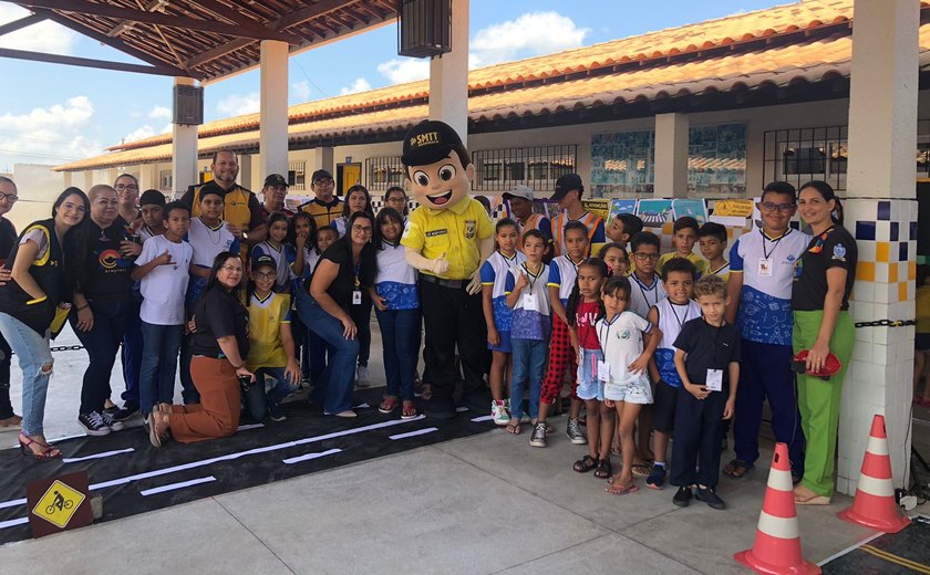 Em alusão ao dia do ciclista, alunos do projeto Educa fazem apresentação