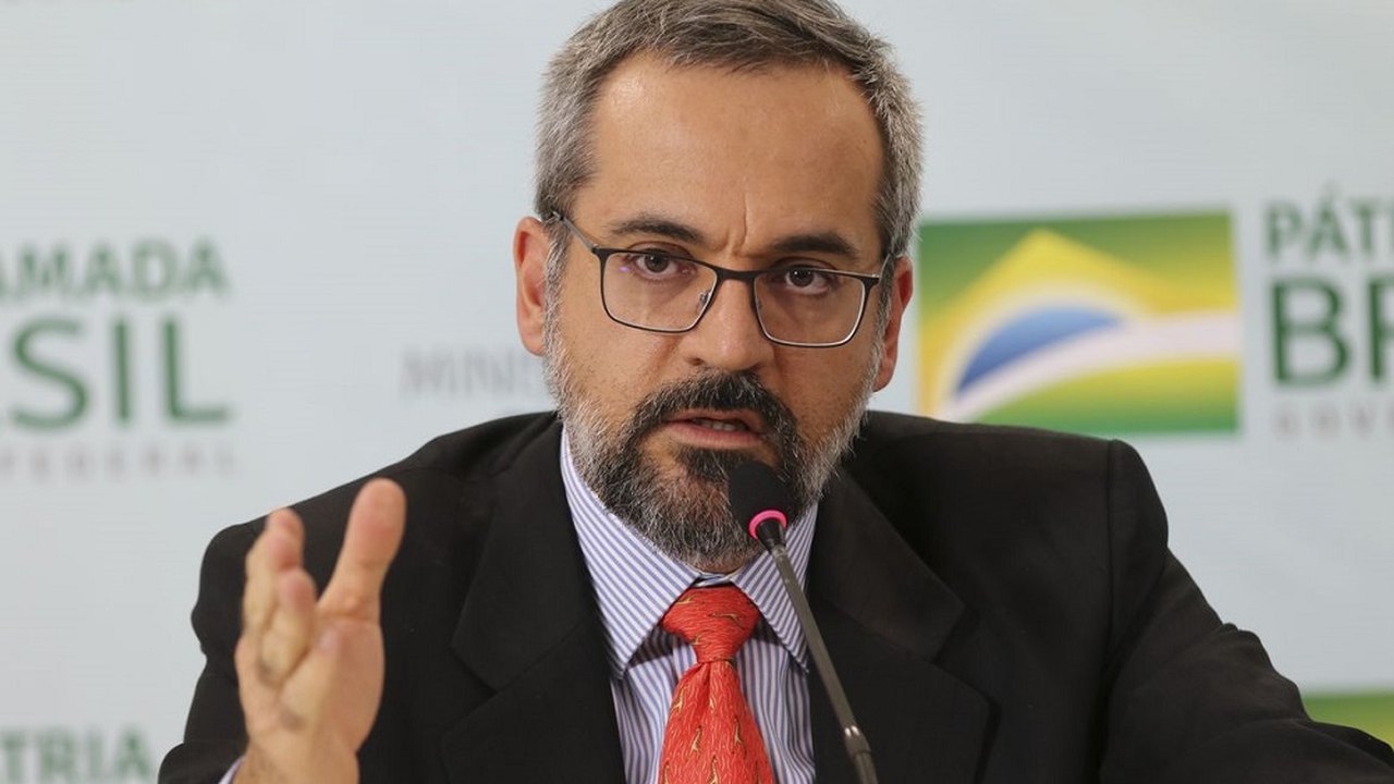 ‘Bolsonaro falou: você vai entregar o FNDE para o Centrão’, diz Weintraub