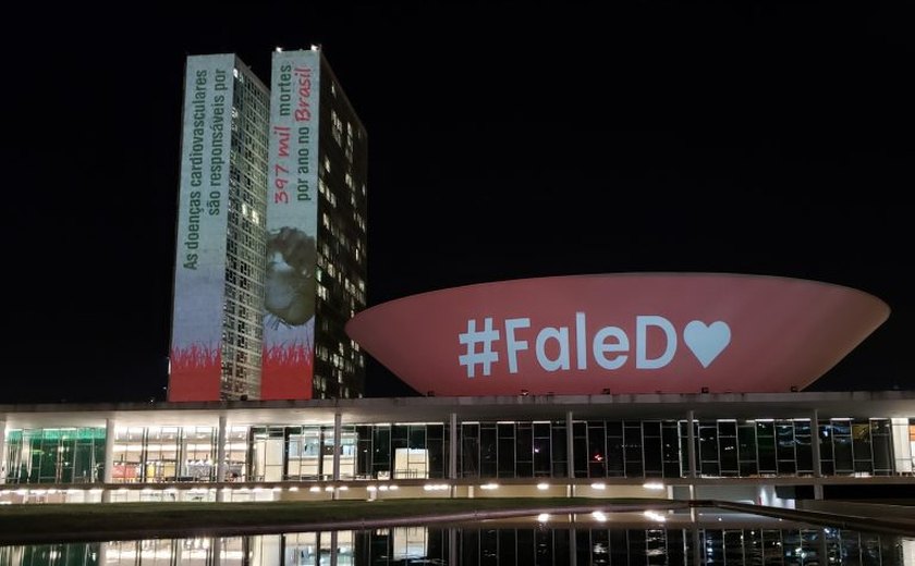 Congresso recebe iluminação e projeção de frases e imagens pelo Dia Nacional de Prevenção ao AVC