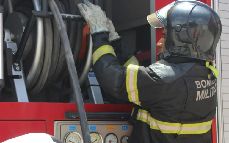 Explosão em fábrica de explosivos deixa 7 pessoas desaparecidas em Curitiba