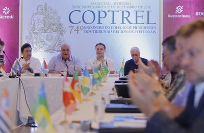 Governador apresenta avanços do Estado em solidez fiscal e transparência para juízes