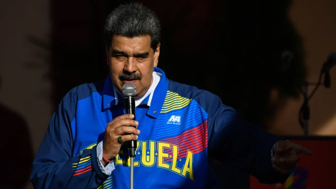 Venezuelanos fazem panelaço contra resultado das eleições