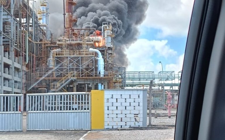 Em nota, Braskem diz que vai investigar causas de incêndio no polo de Marechal Deodoro
