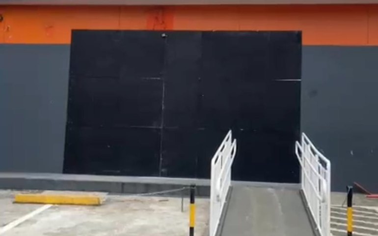 O banco que fechou as portas e as histórias