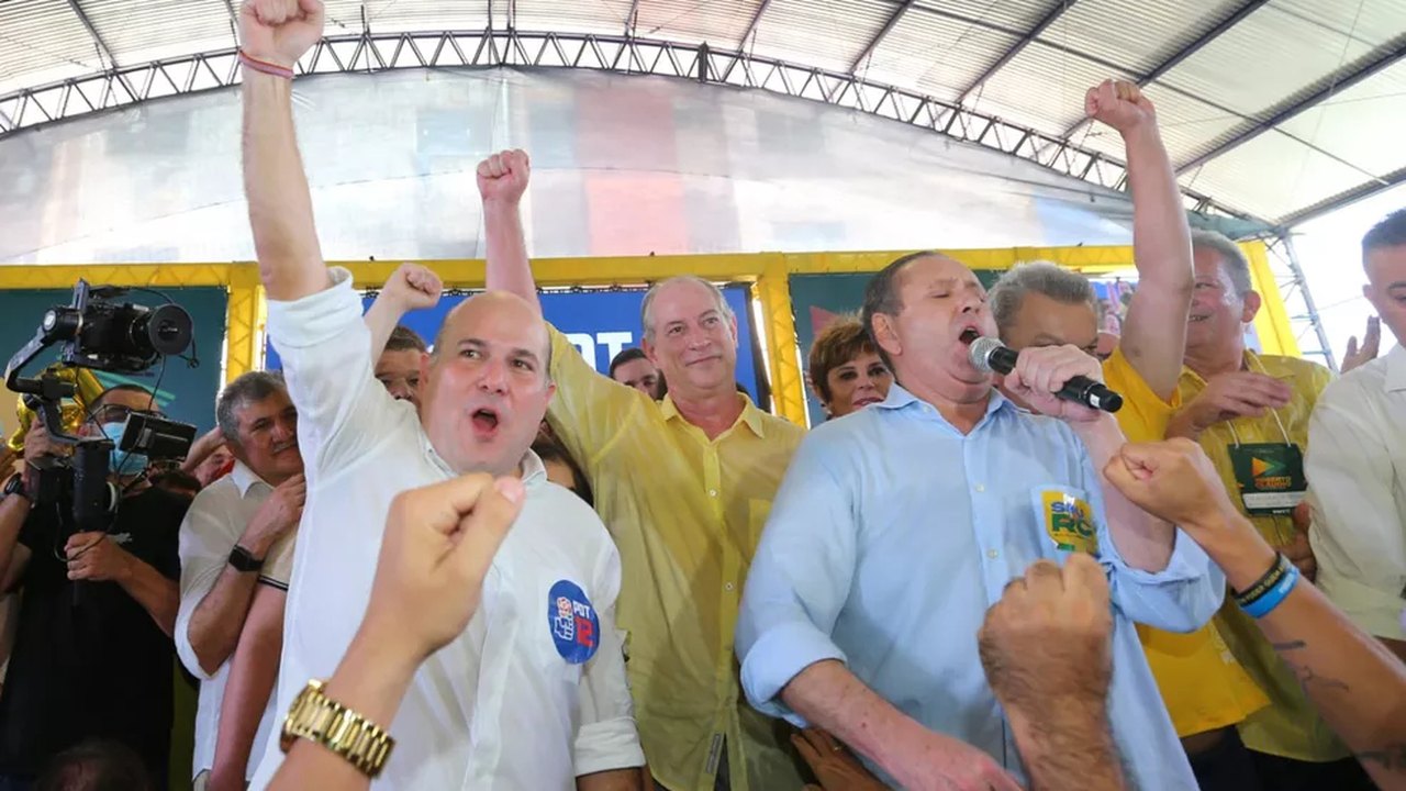 Com a presença de Ciro, PDT oficializa candidatura de Roberto Cláudio no Ceará