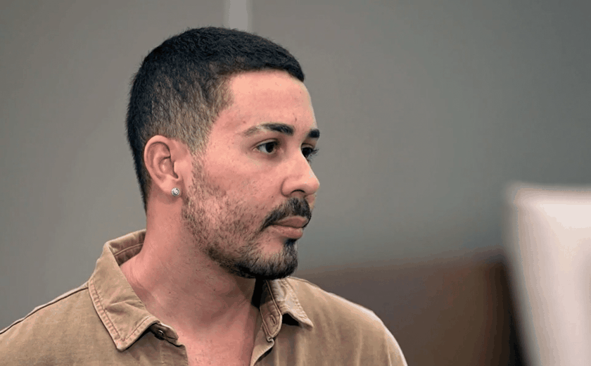 Carlinhos Maia diz ter gatilhos com fã que não sai da frente de sua casa