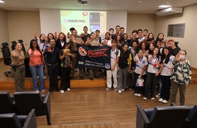 Ministério Público recebe mais uma escola estadual para palestra educativa e visita ao Memorial