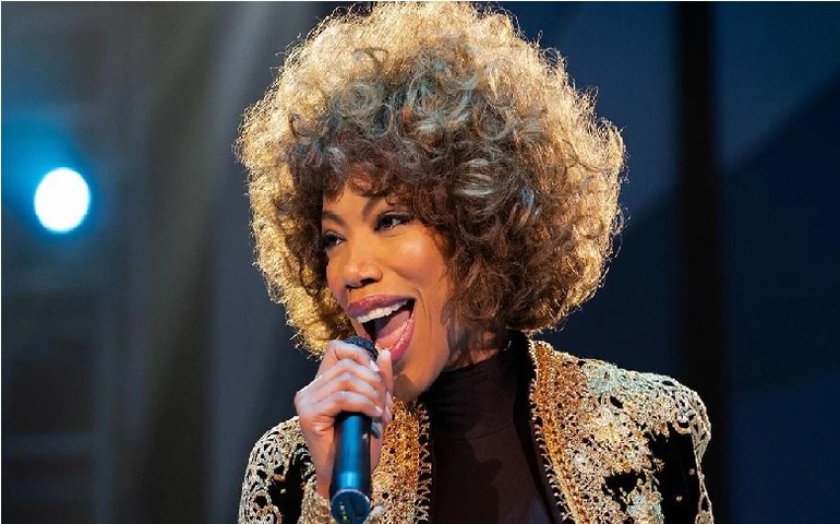 Ao longo de uma canção, a história da vida atribulada de Whitney Houston