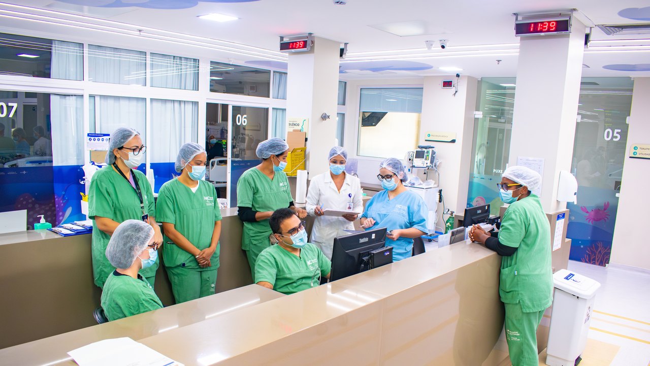 Integração entre especialidades fortalece assistência e segurança dos pacientes no Hospital da Cidade