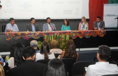 Rui Palmeira abre evento sobre desenvolvimento econômico de Maceió