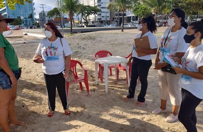 Assistência Social orienta barraqueiros da orla sobre combate ao trabalho infantil