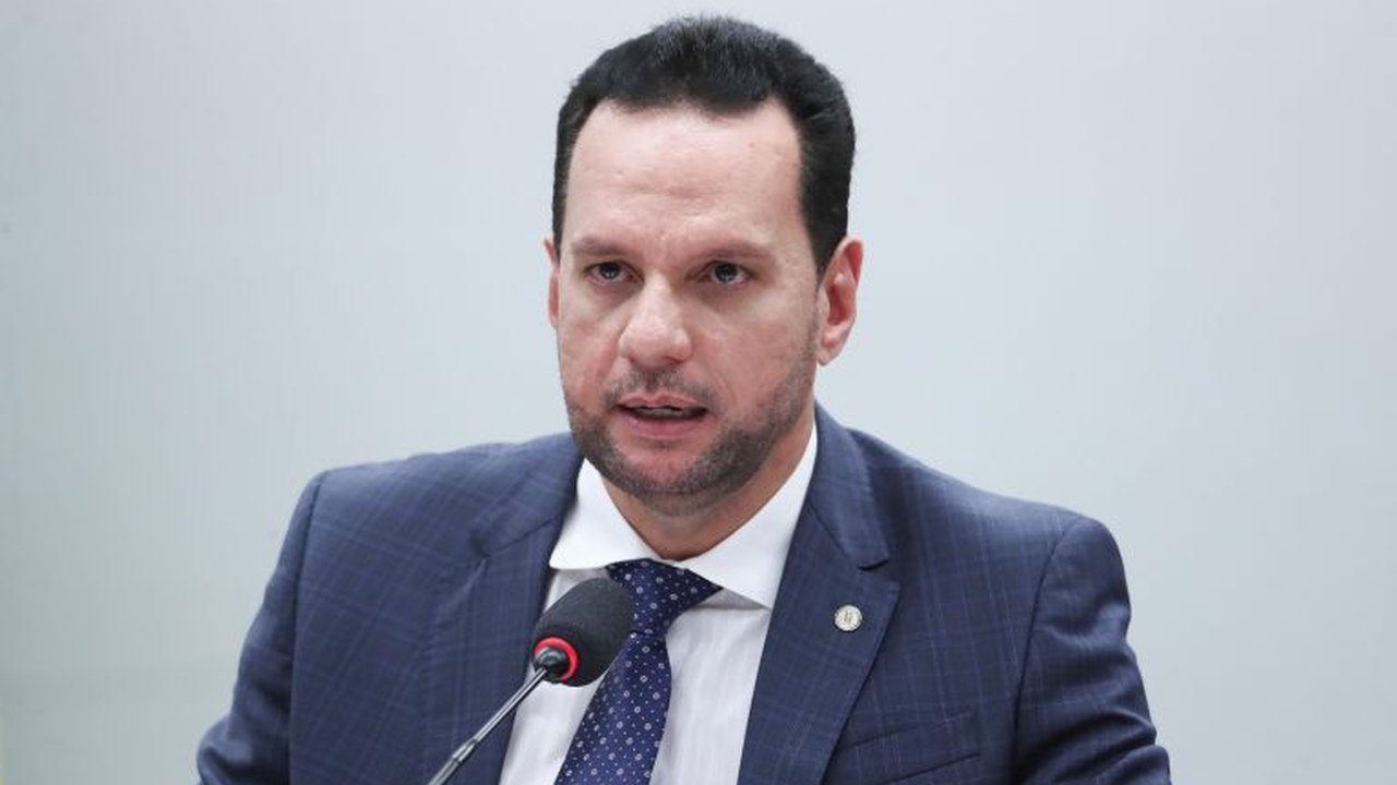 Comissão aprova projeto que concede meia-entrada para professores da educação básica em todo o Brasil