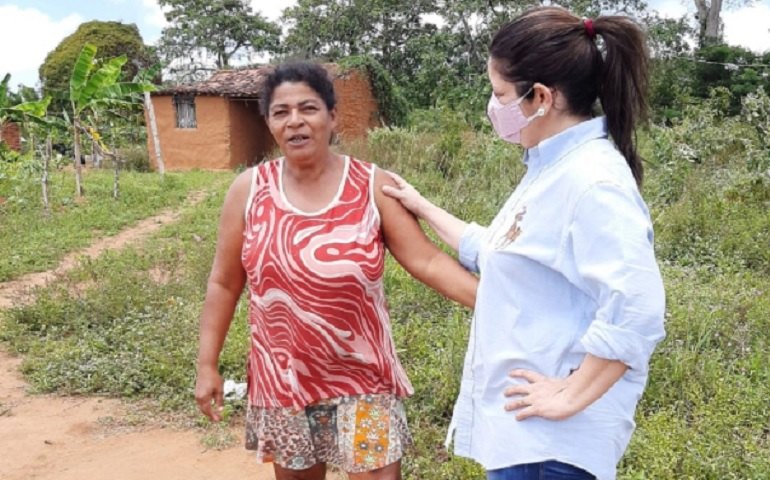 Mosabelle visita homens e mulheres do campo e sente drama da desassistência