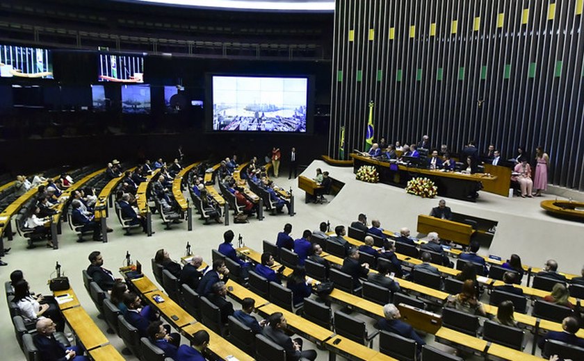 Senado aprova PEC que anistia dívidas partidárias e redefine cotas raciais