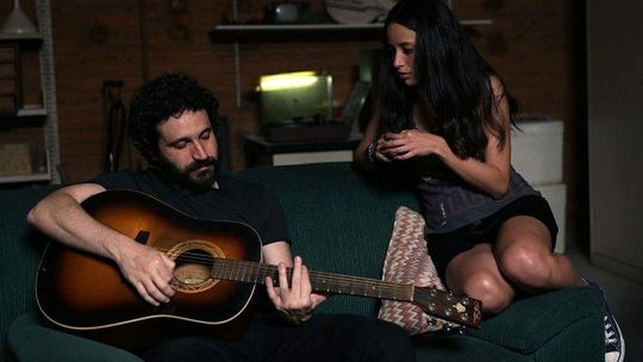 Caco Ciocler vive relação abusiva em seu novo filme "Boni Bonita"