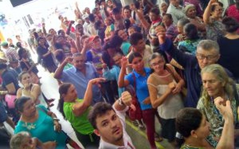 Idosos são discriminados em agência do Bradesco em Arapiraca