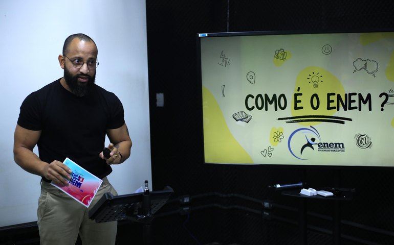 “Foca o Enem”: lives marcam início do programa de preparação para o exame nacional