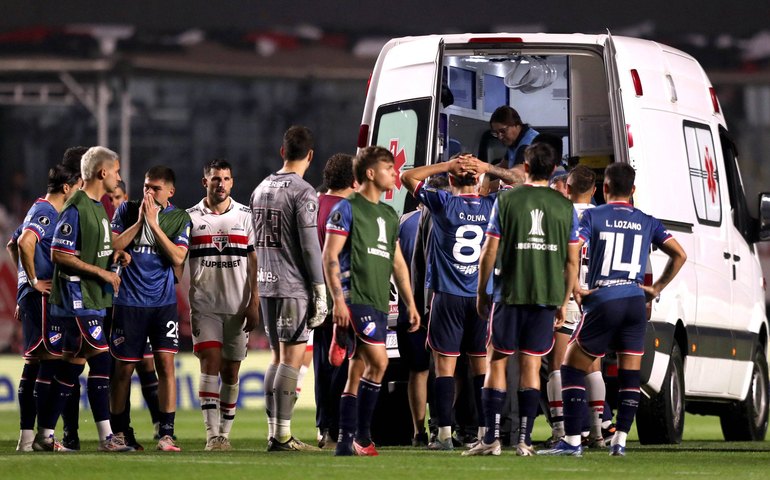 Há muita preocupação com estado de saúde de Izquierdo, diz jornal uruguaio; Nacional confirma arritmia cardíaca