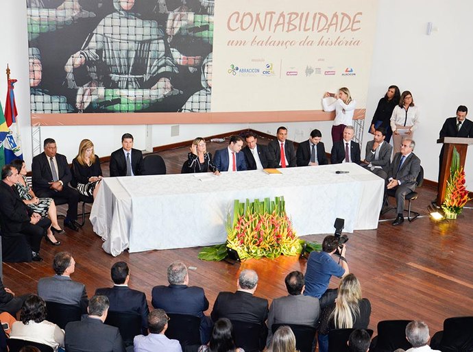 Otávio Lessa compareceu ao ato de assinatura da Lei de Combate à Corrupção