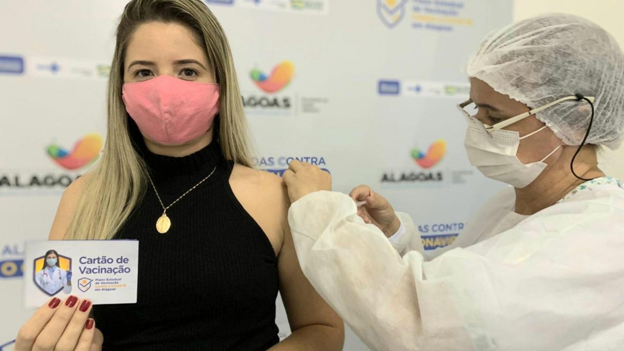 Alagoas chega aos 500 dias de pandemia como 2ª estado no Nordeste que mais vacinou contra a Covid