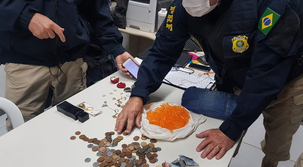 PRF prende suspeitos de furto e tráfico de drogas em Areia Branca