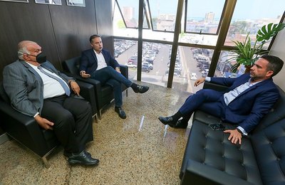 Presidente do TJ recebe visita do ex-governador Renan Filho e do deputado Paulo Dantas