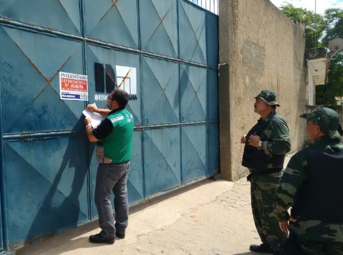 Empresa é interditada por armazenagem irregular de metralha