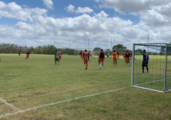 Coruripe viajou para Caruaru em busca da primeira vitória fora de casa