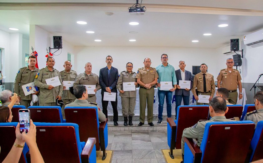 PM homenageia veteranos e militares da ativa com Continência de Ouro e outorga de Medalhas