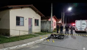 Desespero de mãe: homem é executado a tiros na frente da família ao chegar em casa no Brisa do Lago, em Arapiraca
