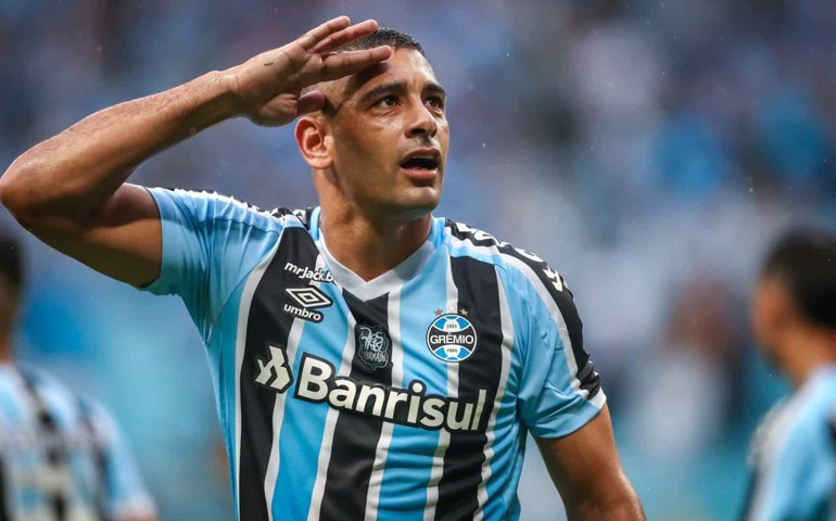 Na estreia de reforços, Grêmio vence a Ponte e vira vice-líder da Série B