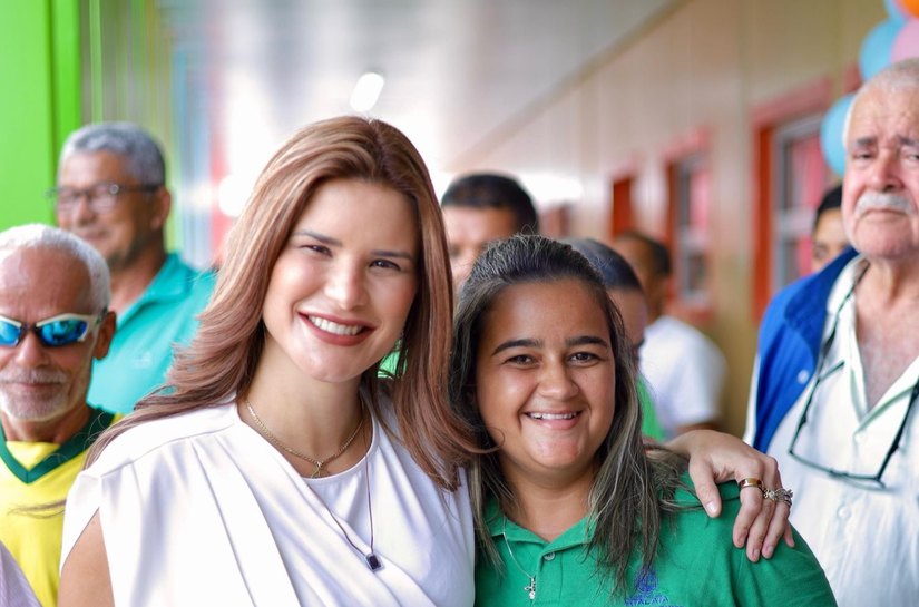 Prefeita Ceci anuncia pagamento antecipado dos servidores e reajuste para a Educação de Atalaia