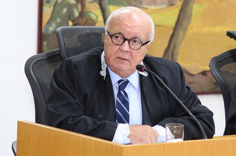ALE entrega de Título de Cidadão Alagoano ao conselheiro Carlos Pinna