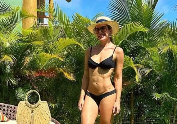 Após foto de biquíni, Lore Improta nega boatos de gravidez e desabafa