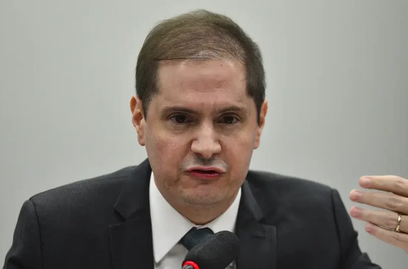Ex-AGU confirma ao Supremo consulta de Bolsonaro para reverter urnas