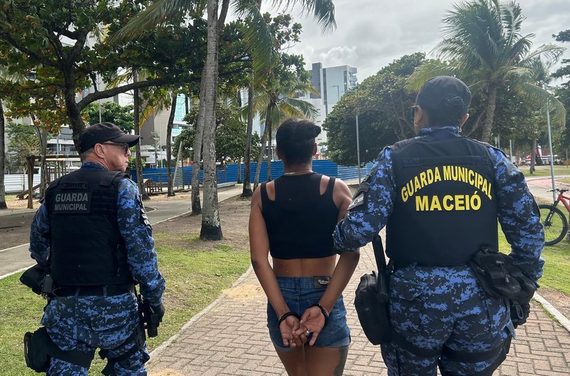 Mulher é presa suspeita de tráfico de drogas durante operação da Segurança Cidadã