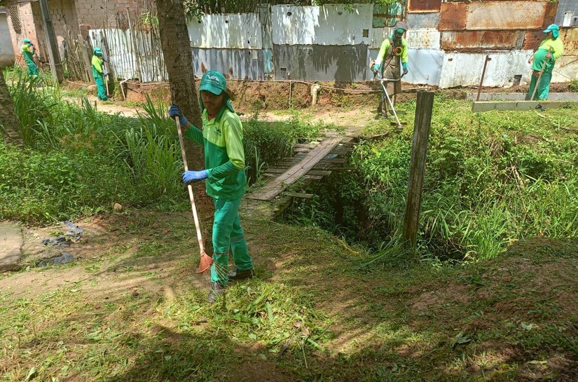 Alurb realiza mutirão de limpeza em comunidades do Benedito Bentes