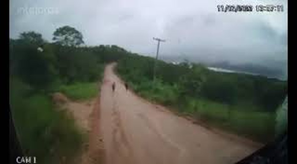 Micro-ônibus é perseguido por assaltantes durante emboscada em Sergipe; VÍDEO.jpg