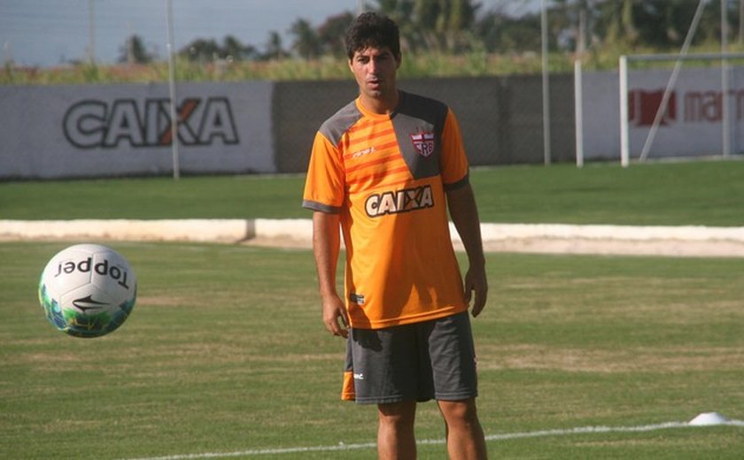 Martins destaca empenho no CRB e revela contato do Botafogo este ano