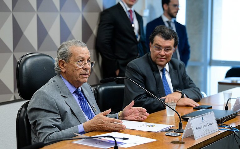 Conselho de Ética analisa 13 pedidos de representação contra senadores