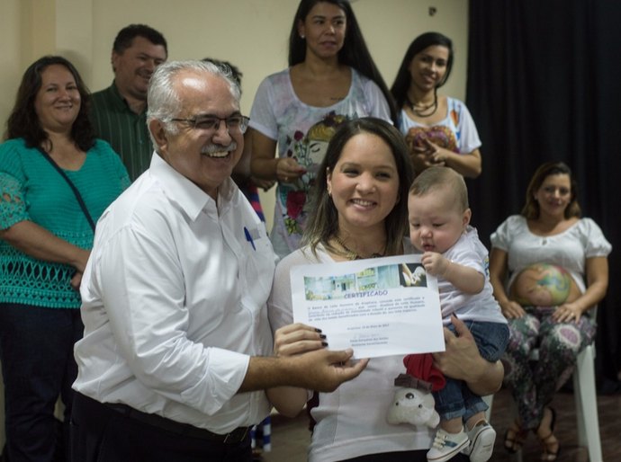 Arapiraca incentiva aleitamento materno com a campanha Agosto Dourado