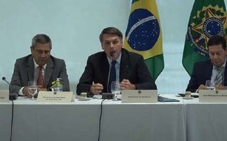 Bolsonaro cometeu crime na reunião ministerial de 22 de abril? juristas comentam