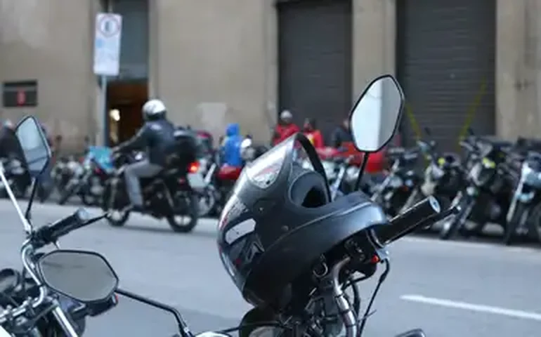 Passageira de 22 anos morre após acidente com mototáxi na região central de SP