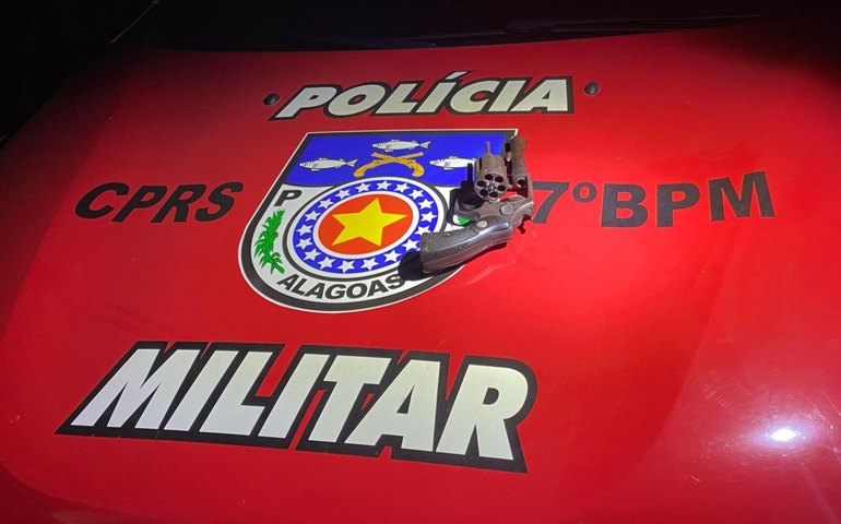 Batalhões da PM apreendem armas de fogo em Carneiros e Anadia