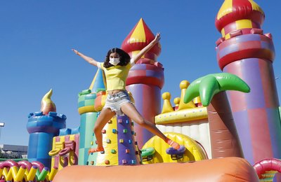 Maior castelo inflável da América Latina chega ao estacionamento do Parque Shopping