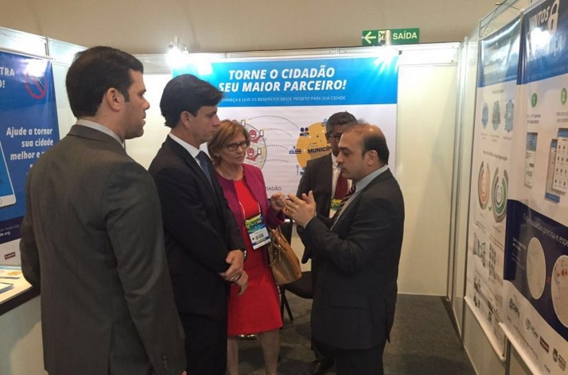 Prefeita Eliza Alves participa da XIX Marcha e visita estande do projeto