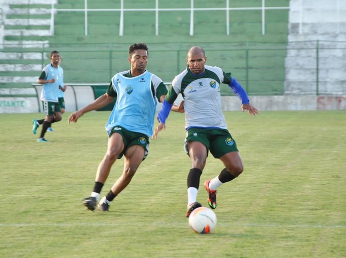 Joécio Barbosa terá dois desfalques para o segundo jogo pelo Alagoano