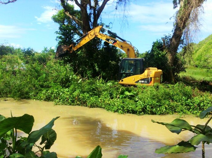 Prefeitura de Marechal realiza trabalho de limpeza no Rio Estiva